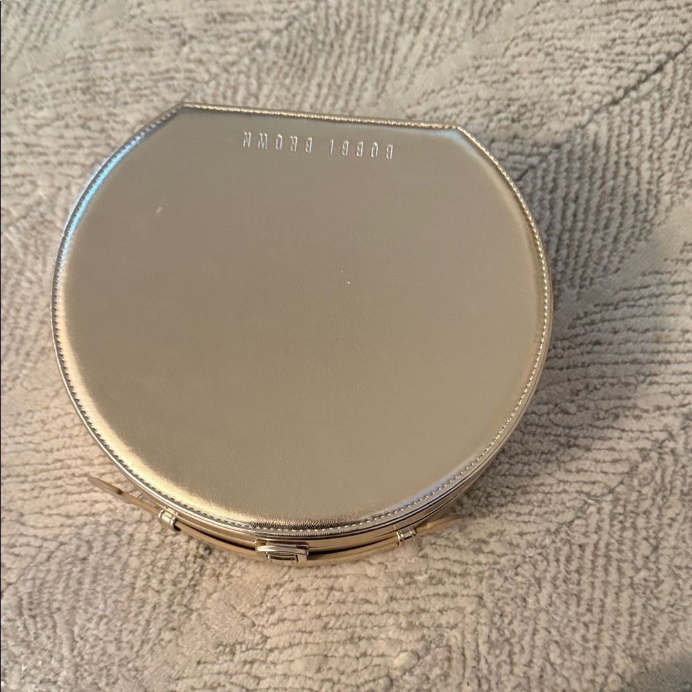 Bobbi Brown Metallic Gold Round Case
